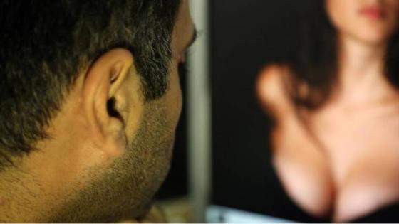 استقالة برلماني بعد اعترافه بمشاهدة أفلام إباحية في البرلمان
