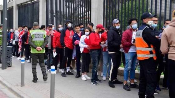 جماهير الوداد أكثر تنظيما بشهادة رجال الأمن.. فتح أبواب دونور و جماهير الوداد تدخل بإنتظام