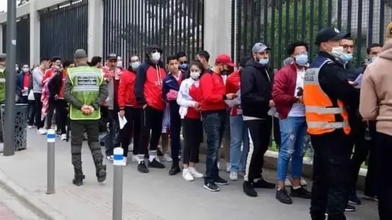 جماهير الوداد أكثر تنظيما بشهادة رجال الأمن.. فتح أبواب دونور و جماهير الوداد تدخل بإنتظام