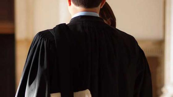 أكادير : رئيس مجلس جماعي يعتدي على محام أمام جهة قضائية