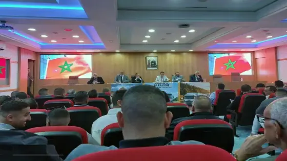 الجمعية المغربية للنقل الدولي تناقش تداعيات قرار أوروبي جديد على السائقين المهنيين