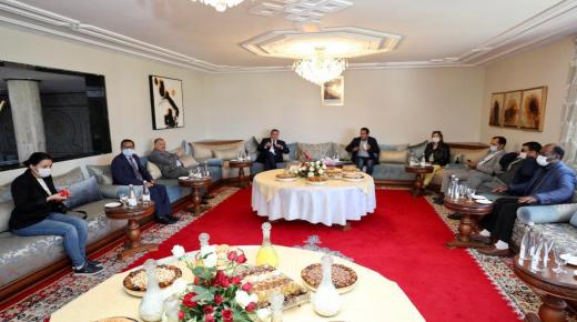 رئيس مجلس جماعة أكادير عزيز اخنوش يعقد لقاء تواصليا مع أحزاب المعارضة
