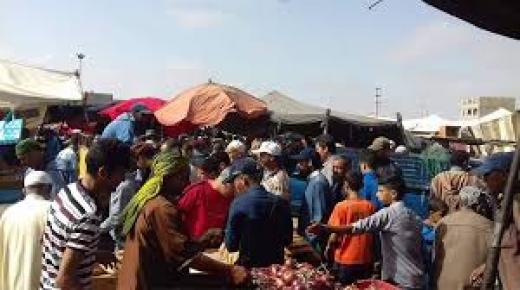 قرار جماعي ” يغلق ” السوق الأسبوعي في بيوكرى
