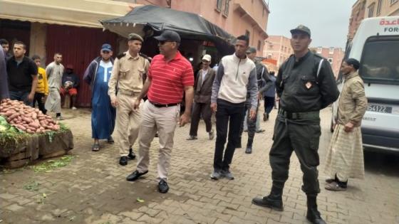 فوضى الباعة الجائلين تزيد الوضع حدة بمدينة القليعة ومطالب إلى سلطات وجماعة القليعة برفع الضرر عن المحلات التجارية