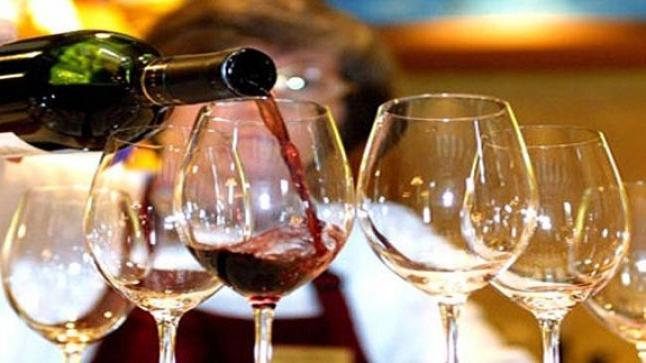 في ظل الفوضى..فرقة الأمن الخاصة تكشف تقديم “مطاعم” للخمور بدون ترخيص بأكادير
