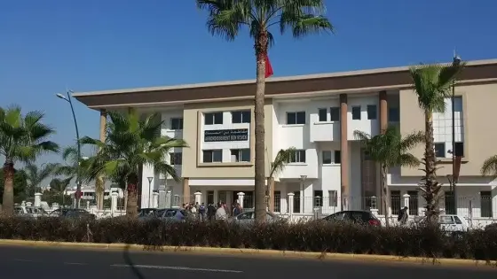 شرطي يؤدي واجبه المهني مع مديرة بنك فكان لها رأي آخر (بلاتي نعيط لرئيس المنطقة)