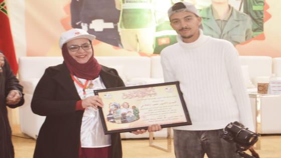 تكريم الإعلامي “المهدي واعزيزي” بالحفل الخيري بتزنيت