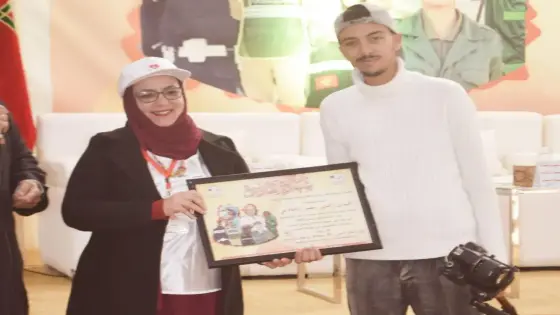 تكريم الإعلامي “المهدي واعزيزي” بالحفل الخيري بتزنيت