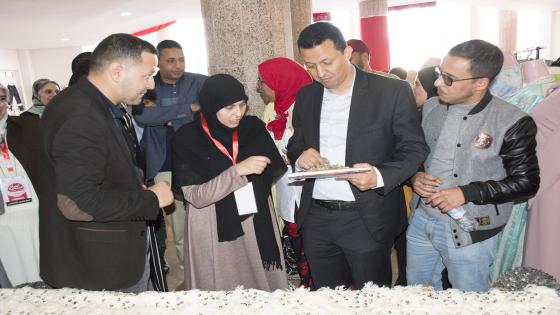 افتتاح معرض للمنتجات النسائية بأيت ملول ورئيس المجلس “هشام القيسوني” يعد بتنسيق الجهود لخلق سوق انتاجية محلية لتسويق منتجات الجمعيات والتعاونيات بأيت ملول