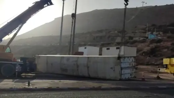 أكادير تنجو من مأساة حقيقية إثر سقوط حاوية كبيرة بمدارة مارينا