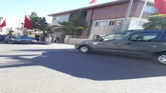 الدار البيضاء:ظاهرة استفحال احتلال الارصفة و مطالب بتدخل الجهات المعنية.