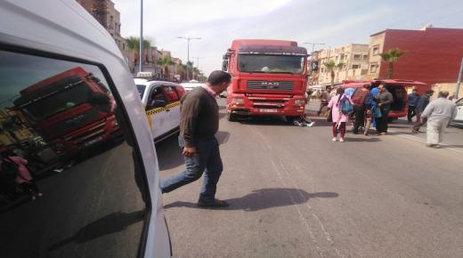 شاحنة رموك تقتل دراجا وتعطب آخر في آيت ملول