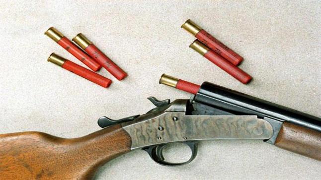 عرض سلاح ناري للبيع عبر “الفايسبوك” يجر صاحبه للتحقيق