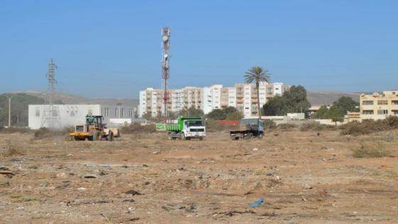 أكادير : حكم قضائى بهدم بناية غير قانونية شيدها رجل أعمال معروف وسط فيلات اليغ