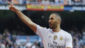 بنزيما ينقذ ريال مدريد من الهزيمة أمام فالنسيا في الوقت الميت