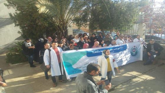 بالصور ..الممرضون يشلون المستشفيات باستثناء أقسام الانعاش والمستعجلات