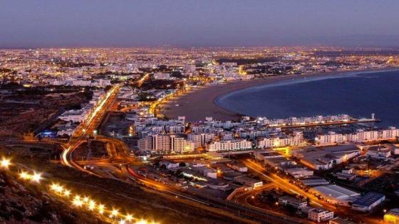 رواج سياحي وزحمة مرورية خانقة بمدينة أكادير