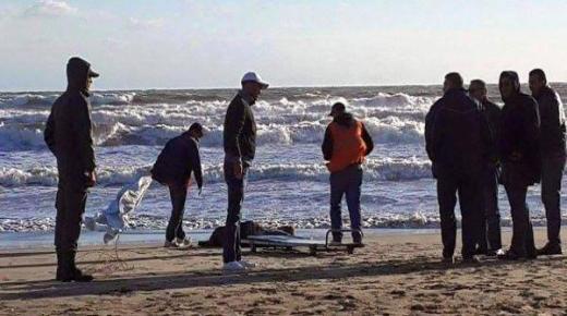 مياه الشاطئ تلفظ جثة شخص في أكادير