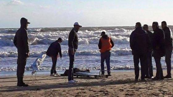 شاطىء سيدي الطوال يلفظ جتة شابة .