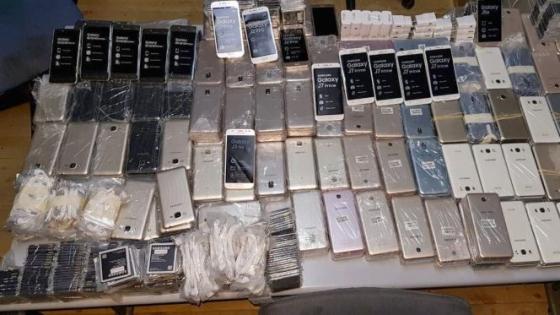 حجز حوالي 200 هاتف ذكي مهرب خلال عمليتين منفصلتين بميناء طنجة المتوسط